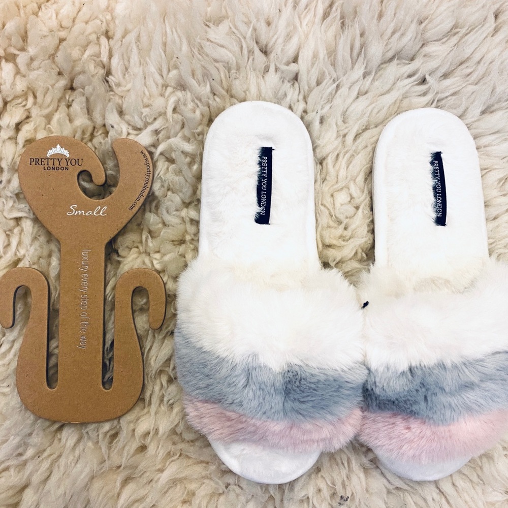 Women’s size small house slides with furry upper, padded footbed, rubber soles